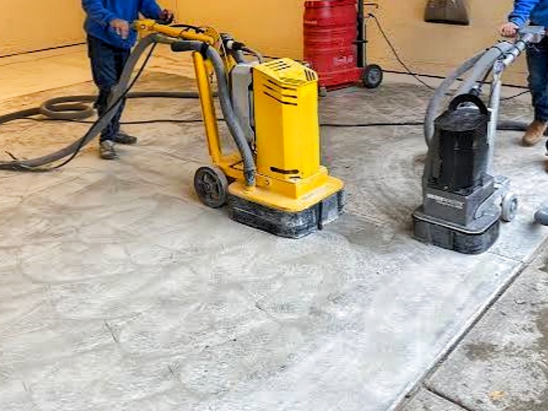 研削後にコンクリートに焼け跡が残るのはなぜですか？