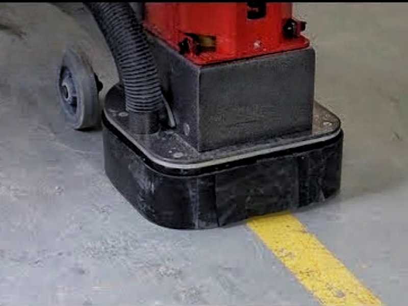 ダイヤモンド工具でラインペイントを除去する