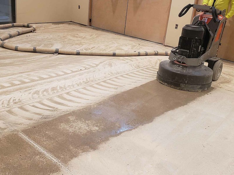 コンクリート床用ダイヤモンド研削工具で効率と精度を向上
        